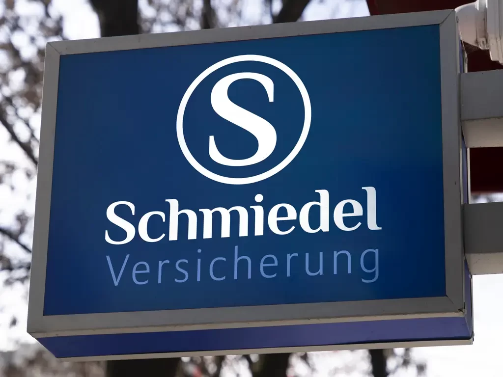 schmiedel versicherung logo mockup